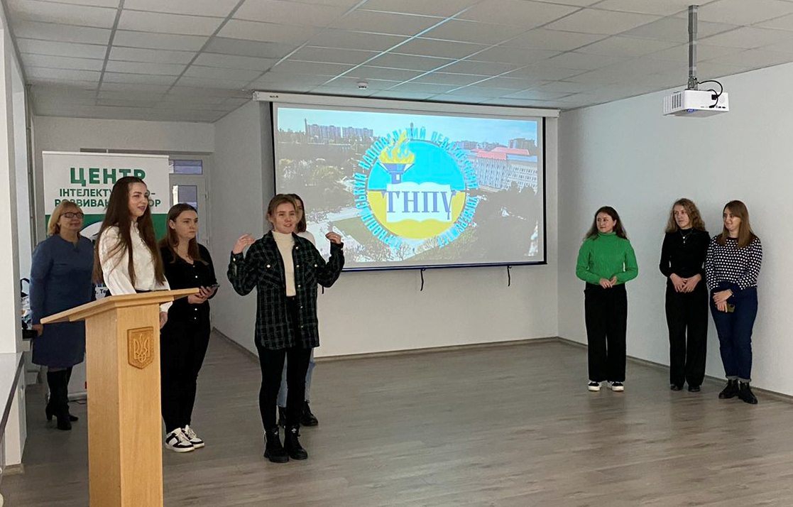 Колишня випускниця 10 школи, а зараз студентка німецького відділення про переваги навчання у нашому університеті